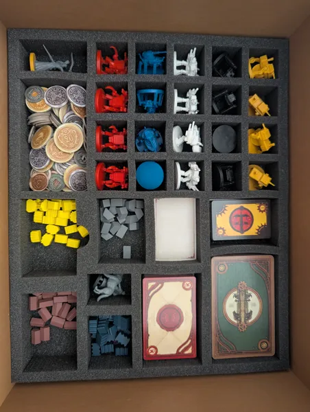 Scythe w Legendary boxie + duża mapa + Najeźdźcy z Dalekich Krain + Igrając z wiatrem + dodatkowe karty + piankowy insert view 4